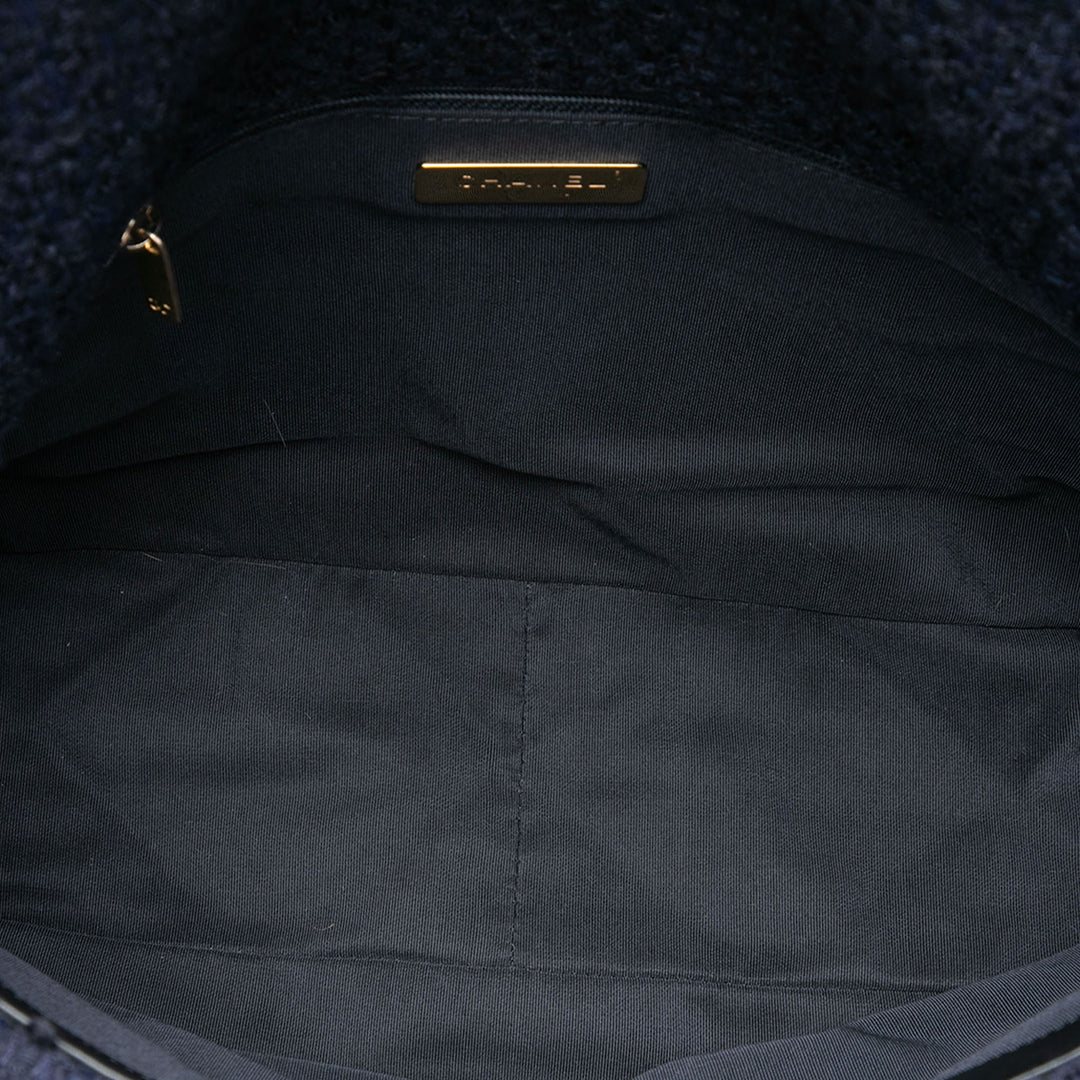 Chanel Sac à main 19 à rabat Tweed Maxi Bleu – vue 4 – GABY PARIS