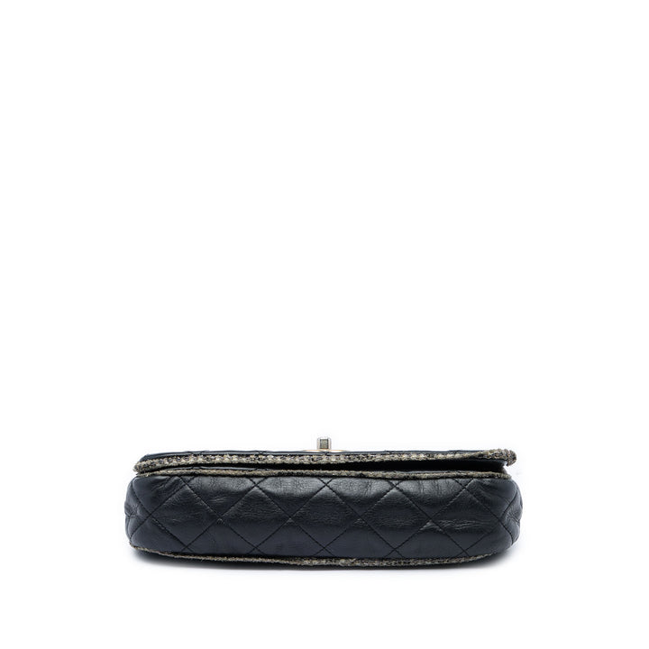 Chanel Sac porté épaule CC Matelassé et Chaîne à rabat Petit Cuir d'agneau Noir – vue 3 – GABY PARIS