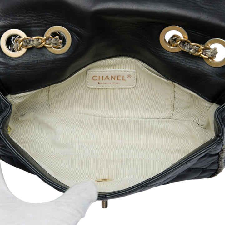 Chanel Sac porté épaule CC Matelassé et Chaîne à rabat Petit Cuir d'agneau Noir – vue 4 – GABY PARIS
