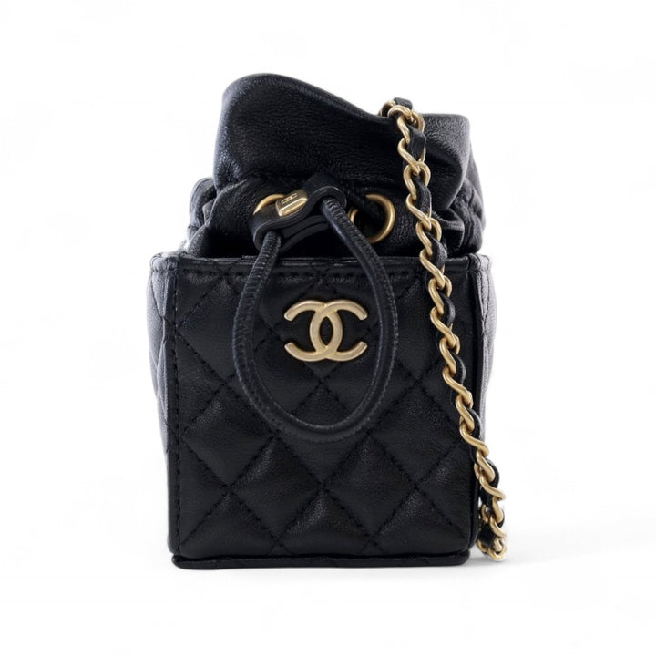 Chanel Mini Quilted Cuir de veau Drawstring Bucket Bag Noir