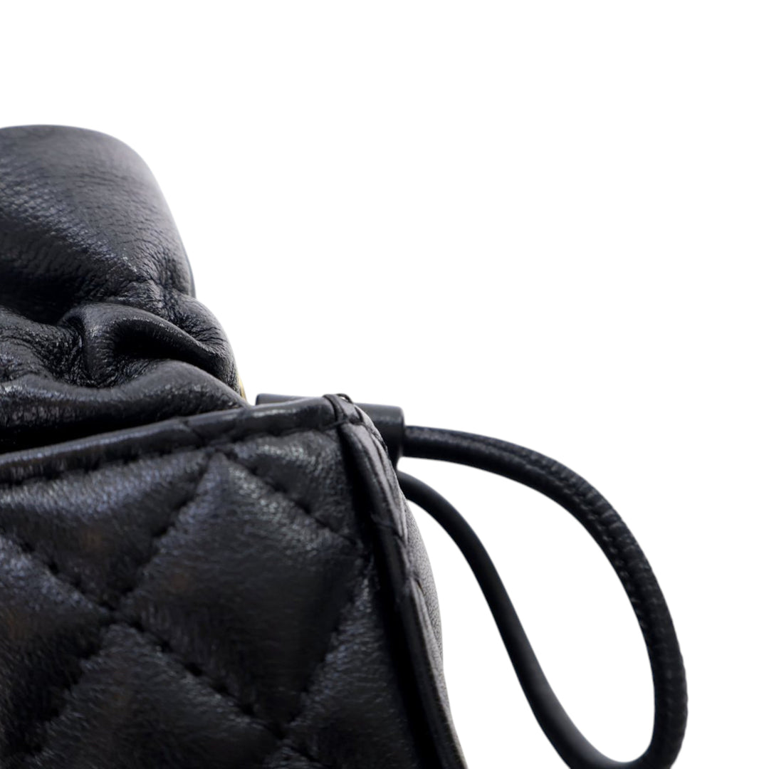 Chanel Mini Quilted Cuir de veau Drawstring Bucket Bag Noir
