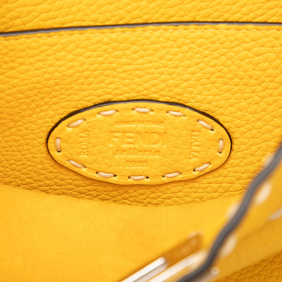 Fendi Selleria Peekaboo ISeeU Sac Moyen Cuir de veau Jaune – vue 5 – GABY PARIS