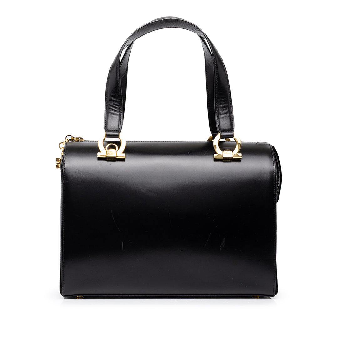 Ferragamo Sac à main Gancini Boston Cuir de veau lisse Noir – vue principale – GABY PARIS