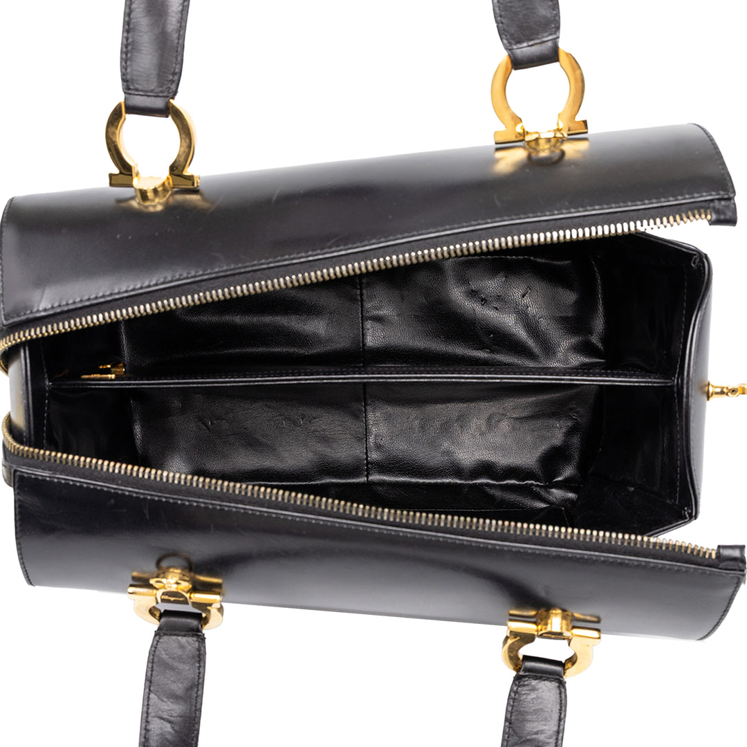 Ferragamo Sac à main Gancini Boston Cuir de veau lisse Noir – vue 4 – GABY PARIS