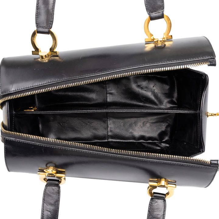 Ferragamo Sac à main Gancini Boston Cuir de veau lisse Noir – vue 4 – GABY PARIS