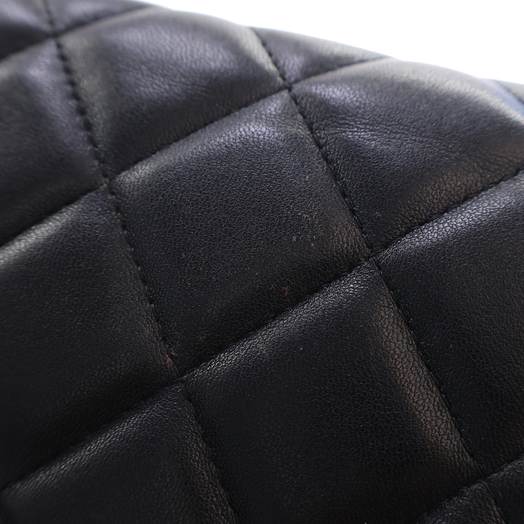 Chanel CC Matelassé Cuir d’agneau à rabat Pochette avec chaîne