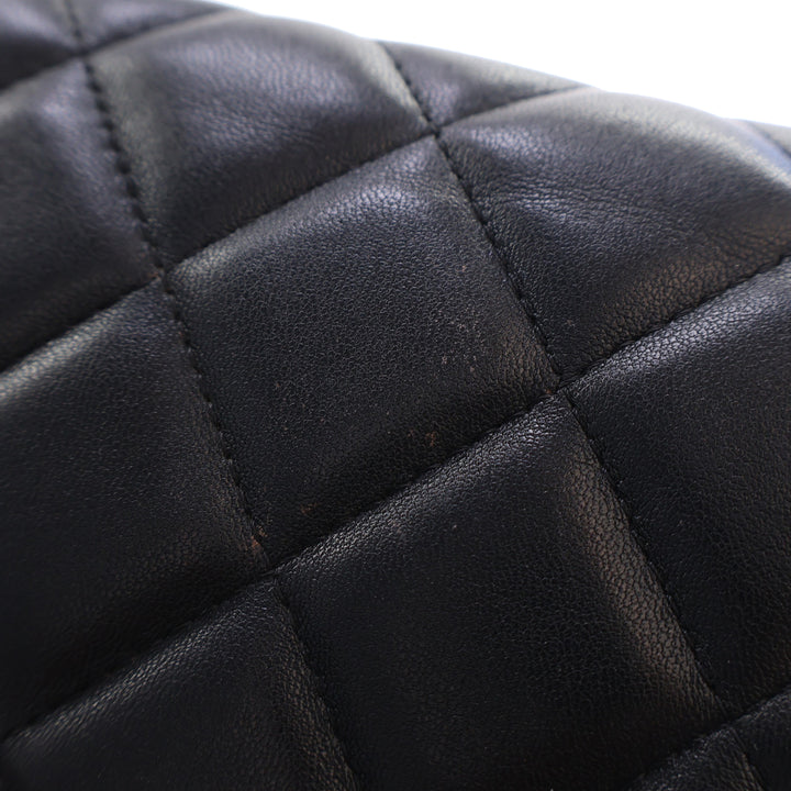 Chanel CC Matelassé Cuir d’agneau à rabat Pochette avec chaîne