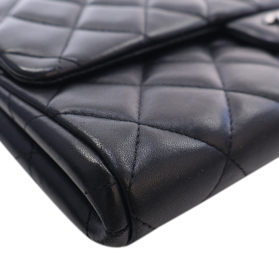 Chanel CC Matelassé Cuir d’agneau à rabat Pochette avec chaîne