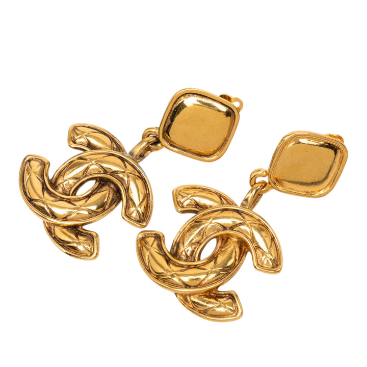 Chanel CC plaqué Matelassé pendantes À clip Boucles d'oreilles Métal