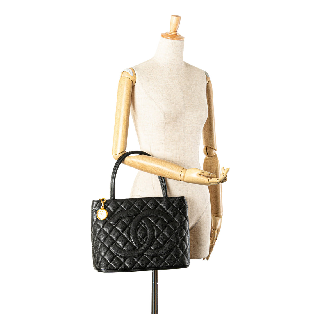Chanel Caviar Medallion Cabas – GABY PARIS Authentique