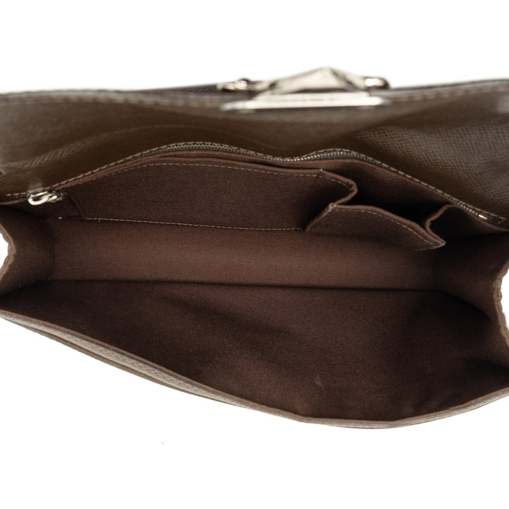 Louis Vuitton Taiga Belaia Pochette Marron – vue 4 – GABY PARIS