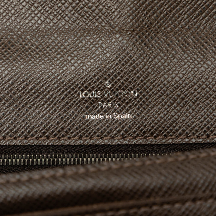 Louis Vuitton Taiga Belaia Pochette Marron – vue 5 – GABY PARIS
