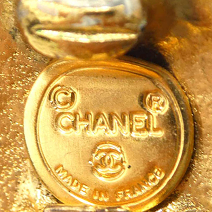 Chanel plaqué Logo Rond À clip Boucles d'oreilles Doré – vue 4 – GABY PARIS