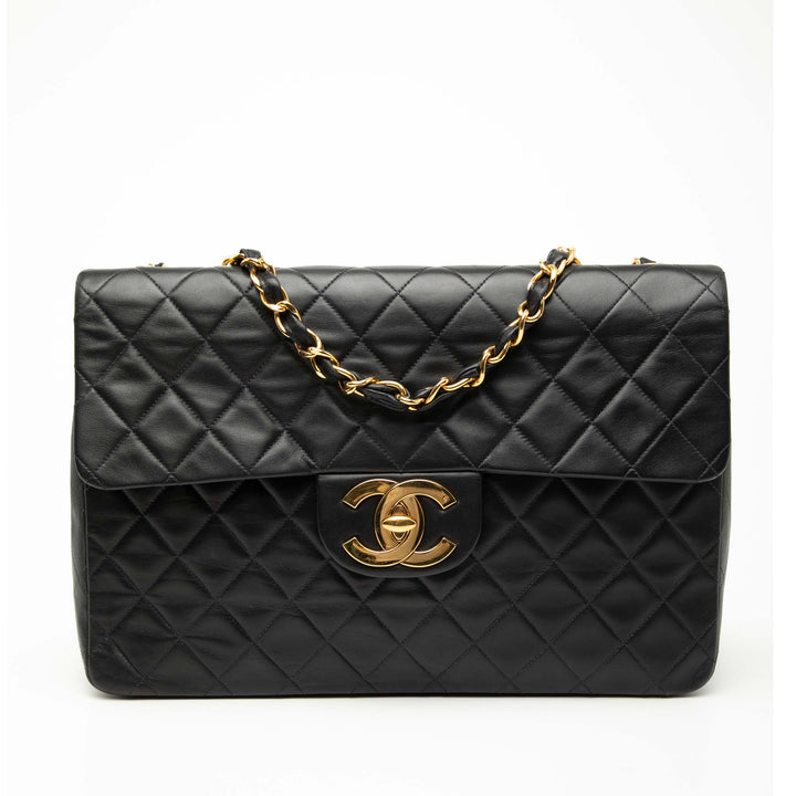 Chanel Maxi XL Classic Cuir d’agneau Simple rabat – GABY PARIS Authentique