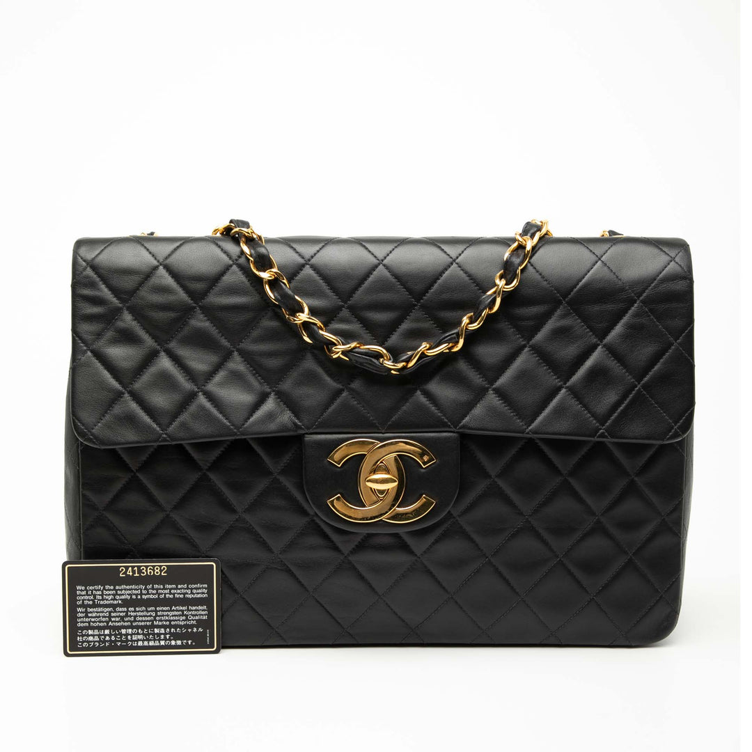 Chanel Maxi XL Classic Cuir d’agneau Simple rabat – GABY PARIS Authentique