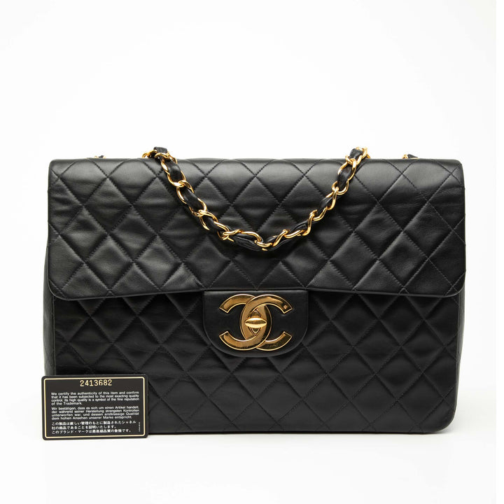Chanel Maxi XL Classic Cuir d’agneau Simple rabat – GABY PARIS Authentique