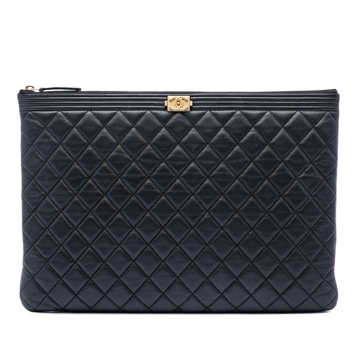 Chanel Pochette Matelassé Boy O Étui Grand Cuir caviar Noir – vue principale – GABY PARIS