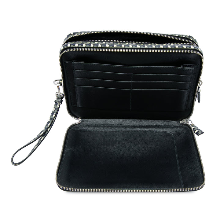 Prada Pochette Geometric Portfolio Zippé Saffiano Bleu – vue 5 – GABY PARIS