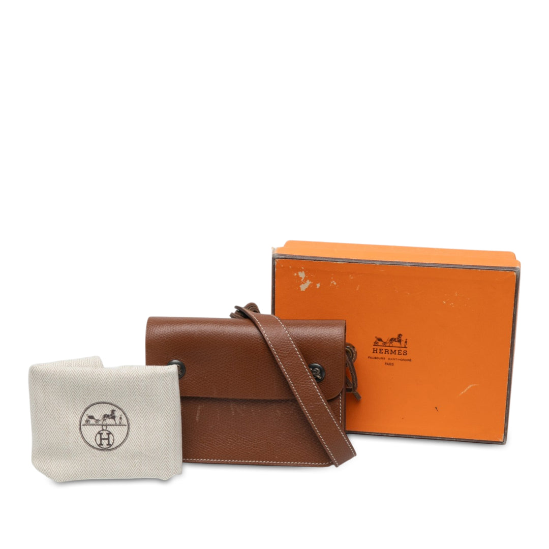 Hermès Courchevel Pochette Waist Sac Marron – vue 7 – GABY PARIS