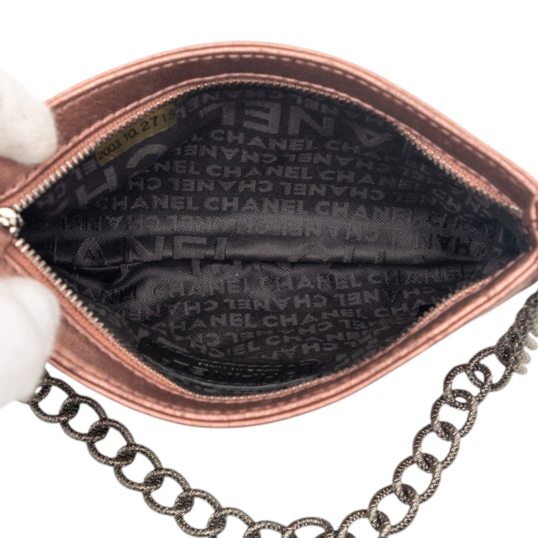 Chanel embossé Métallisé Camellia Chaîne Pochette Cuir d'agneau