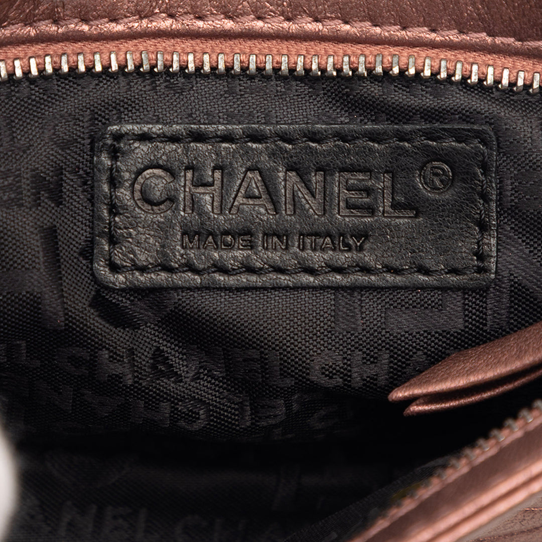 Chanel embossé Métallisé Camellia Chaîne Pochette Cuir d'agneau