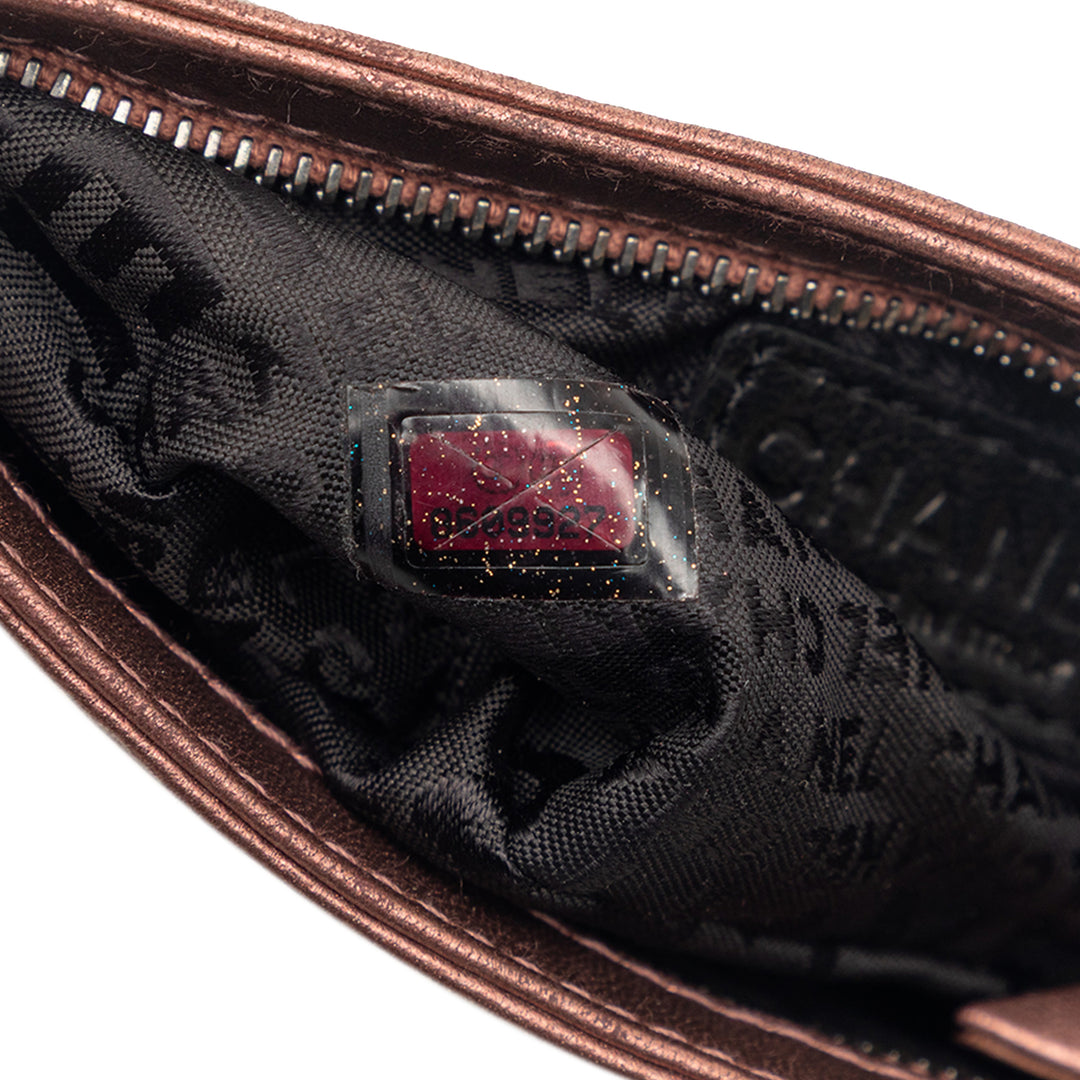 Chanel embossé Métallisé Camellia Chaîne Pochette Cuir d'agneau