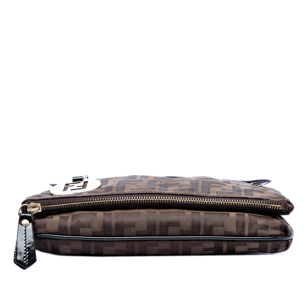 Fendi Zucca Toile à rabat Wristlet Pochette