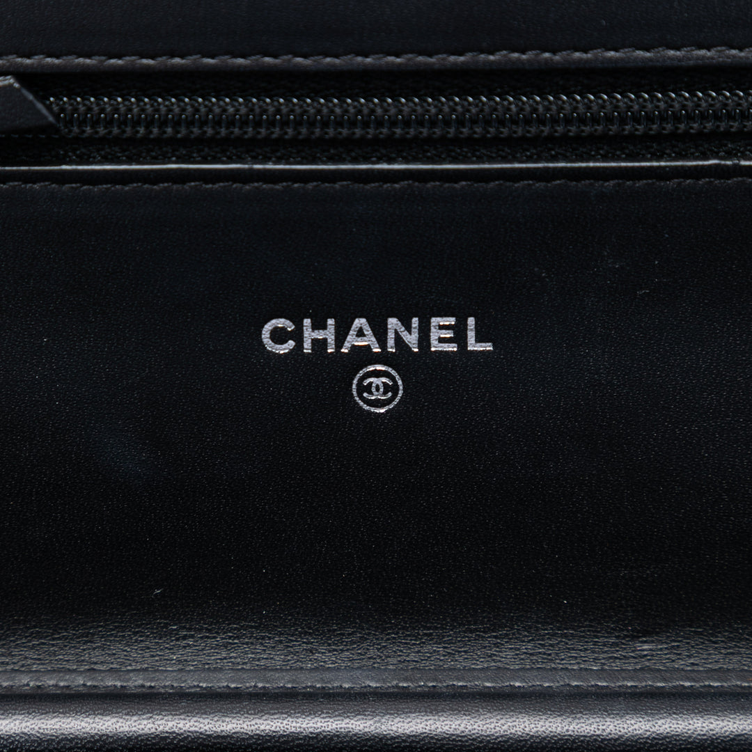 Chanel CC Matelassé Cuir verni Brilliant Wallet on Chain