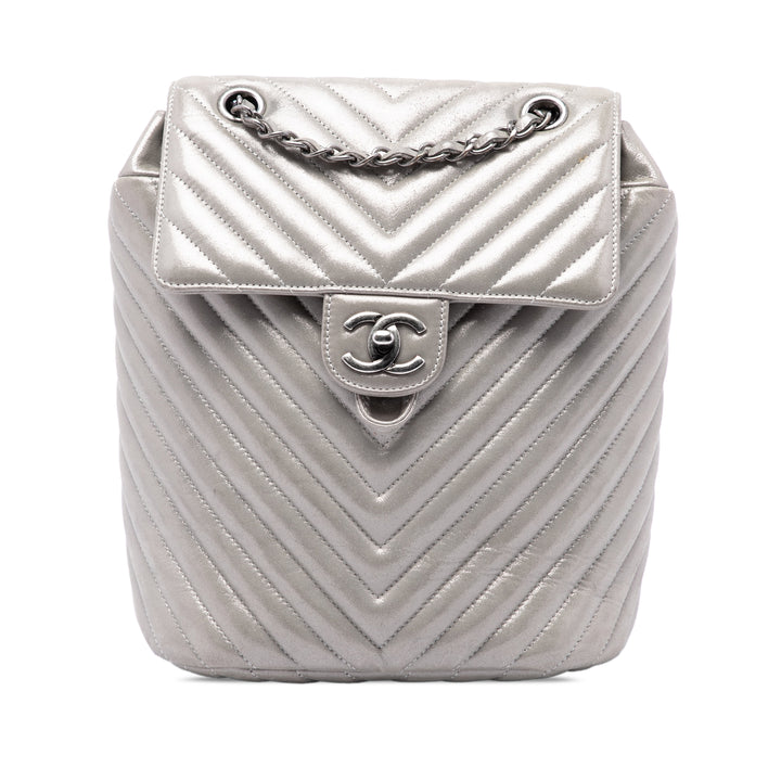 Chanel Sac à dos Chevron Irisé Urban Spirit Petit Cuir de veau Gris – vue principale – GABY PARIS