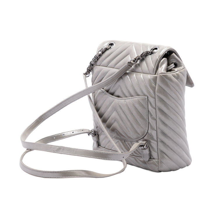 Chanel Sac à dos Chevron Irisé Urban Spirit Petit Cuir de veau Gris – vue 2 – GABY PARIS
