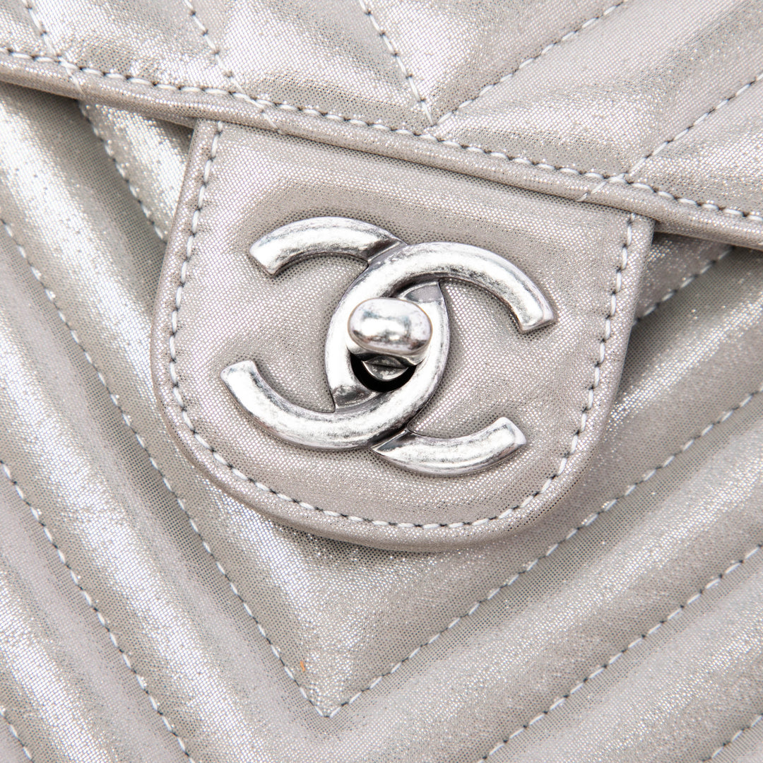 Chanel Sac à dos Chevron Irisé Urban Spirit Petit Cuir de veau Gris – vue 5 – GABY PARIS
