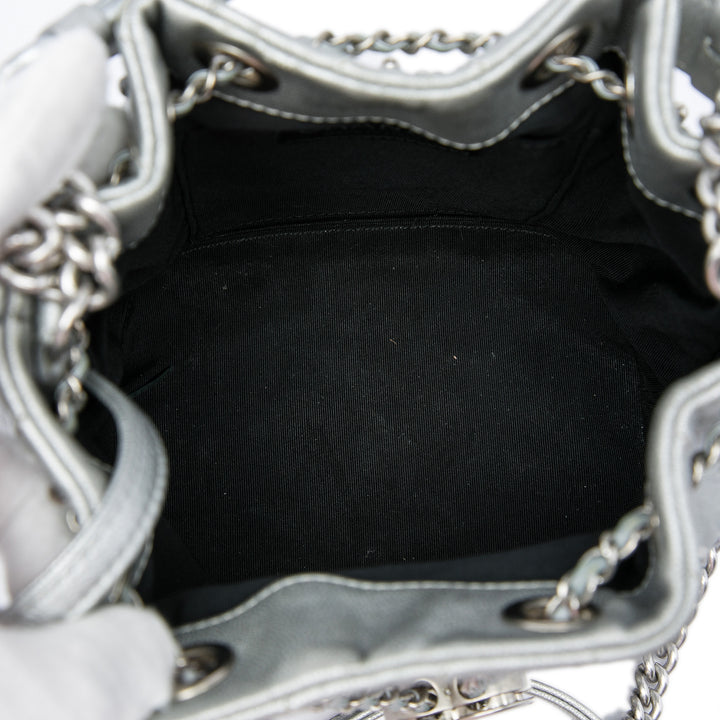 Métallisé Chevron Stud Wars Sac à cordon seau Petit Cuir d'agneau Argenté