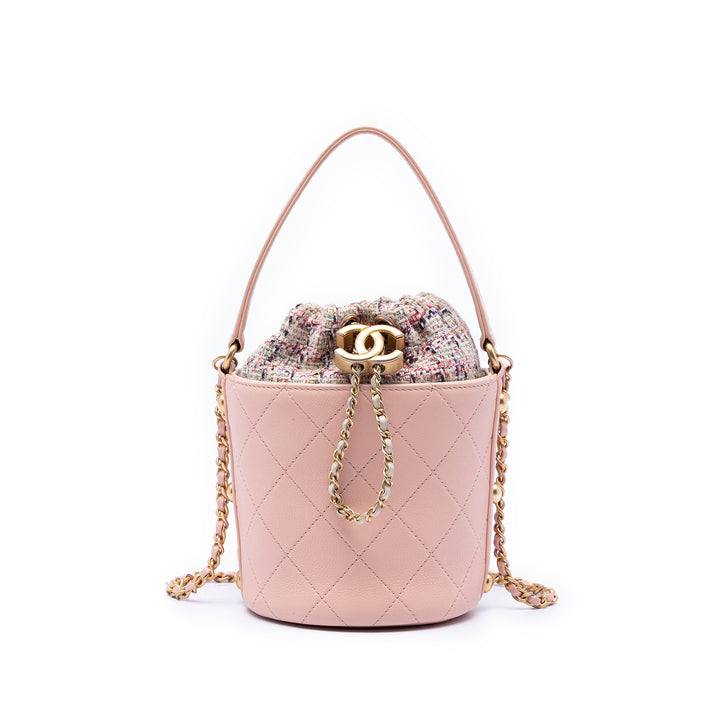 Chanel Small CC Cuir de veau et Tweed Drawstring Bucket Sac