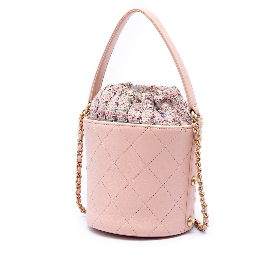 Chanel Small CC Cuir de veau et Tweed Drawstring Bucket Sac