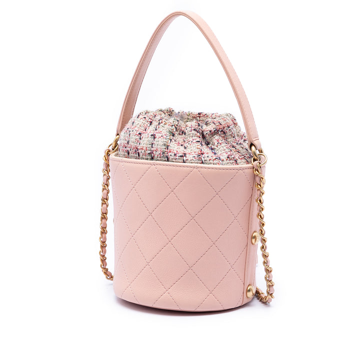 Chanel Small CC Cuir de veau et Tweed Drawstring Bucket Sac