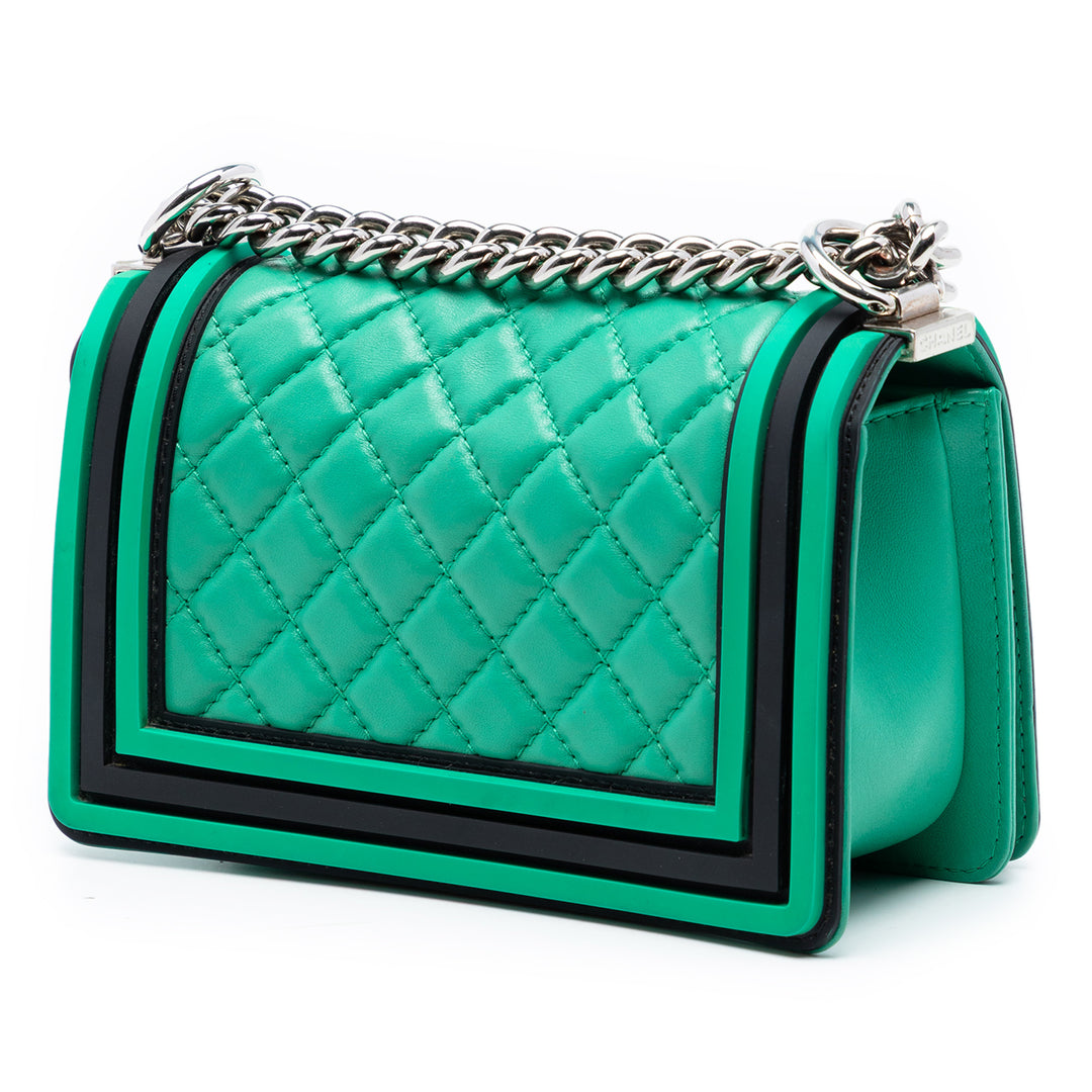 Chanel Small Bicolor Matelassé Cuir d’agneau et Rubber Boy à rabat