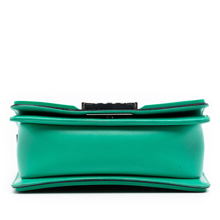 Chanel Small Bicolor Matelassé Cuir d’agneau et Rubber Boy à rabat