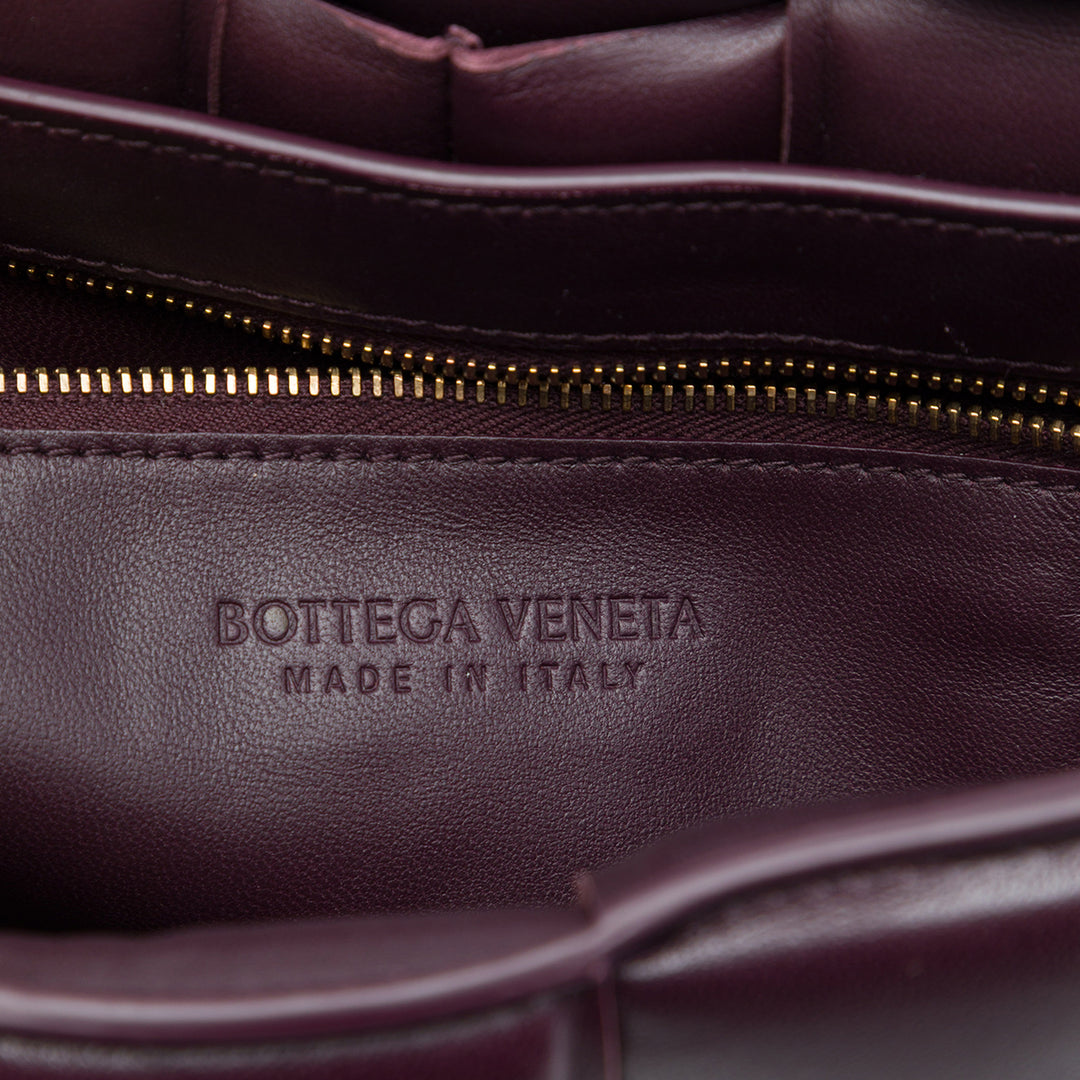 Bottega Veneta Intrecciato Padded Cassette Sac nappa Rouge – vue 5 – GABY PARIS
