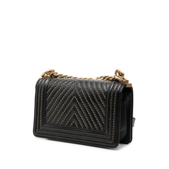 Chevron Surpiqué Boy à rabat Petit Cuir d'agneau Noir