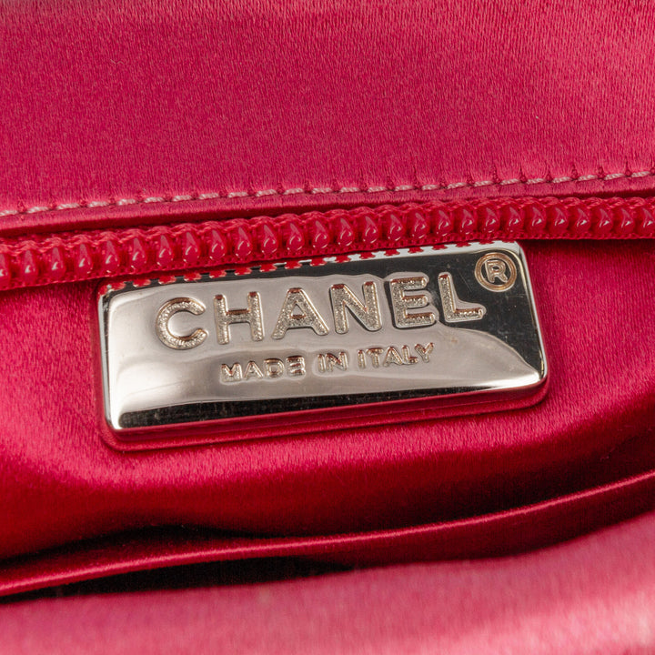 Chanel Satin Diamante Camellia Pochette with Chain Rose – GABY PARIS Authentique