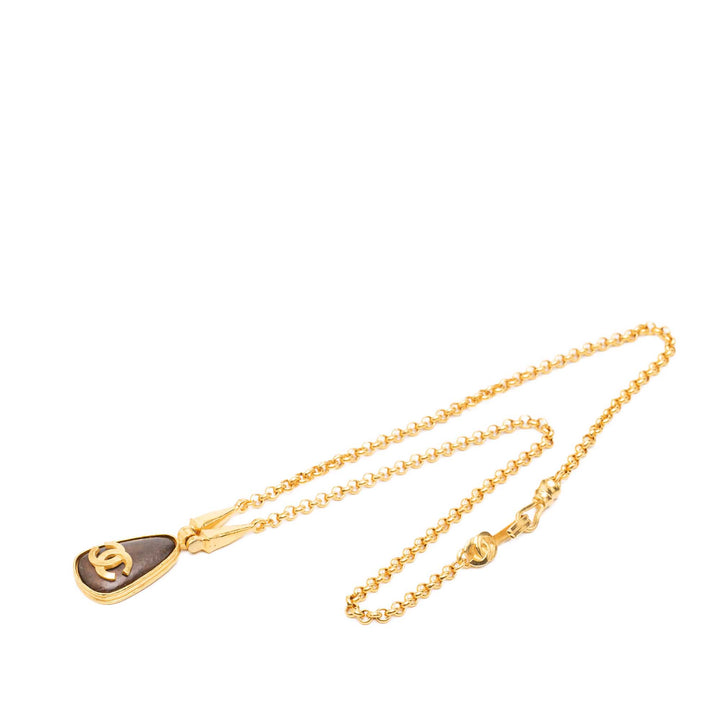 Chanel Collier CC Teardrop Pendant plaqué or – vue principale – GABY PARIS