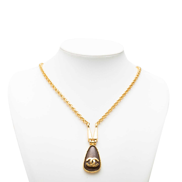 Chanel Collier CC Teardrop Pendant plaqué or – vue 6 – GABY PARIS