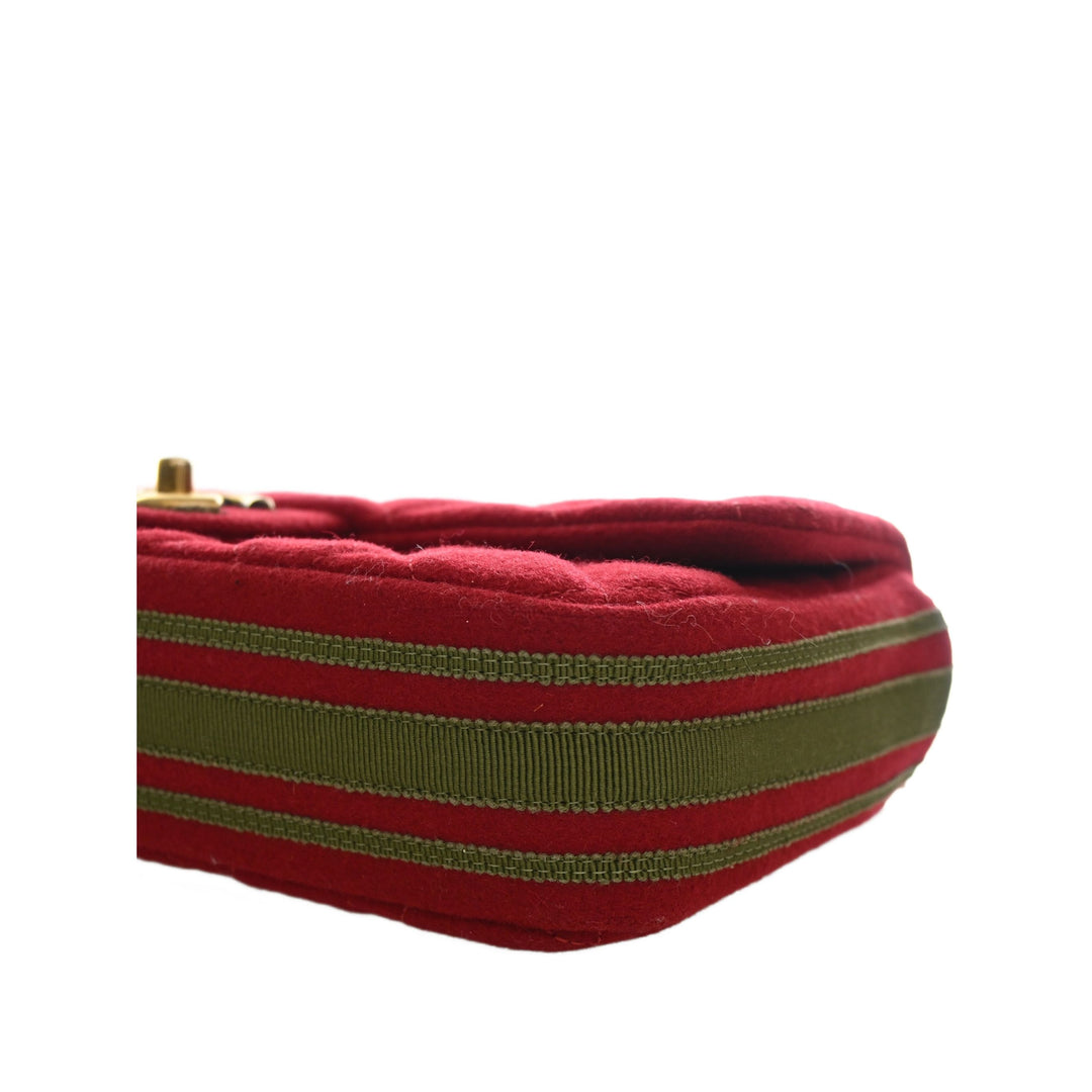 Chanel Matelassé Mixed Fibers CC Œillets à rabat Moyen Rouge – vue 10 – GABY PARIS