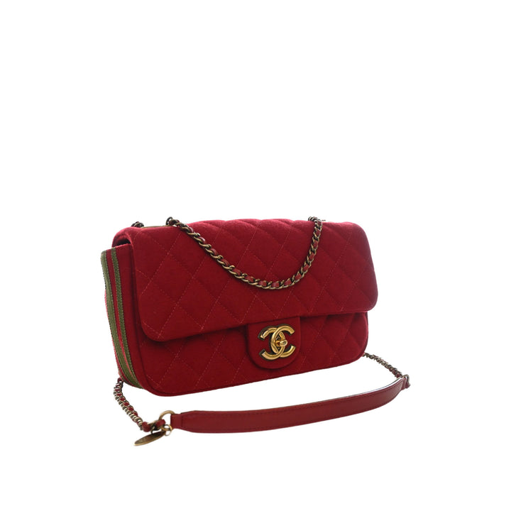 Chanel Matelassé Mixed Fibers CC Œillets à rabat Moyen Rouge – vue 11 – GABY PARIS