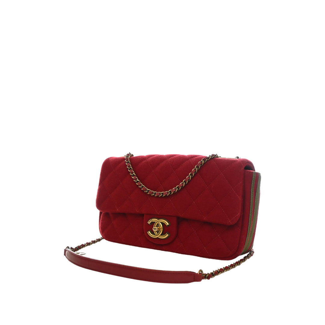 Chanel Matelassé Mixed Fibers CC Œillets à rabat Moyen Rouge – vue 12 – GABY PARIS