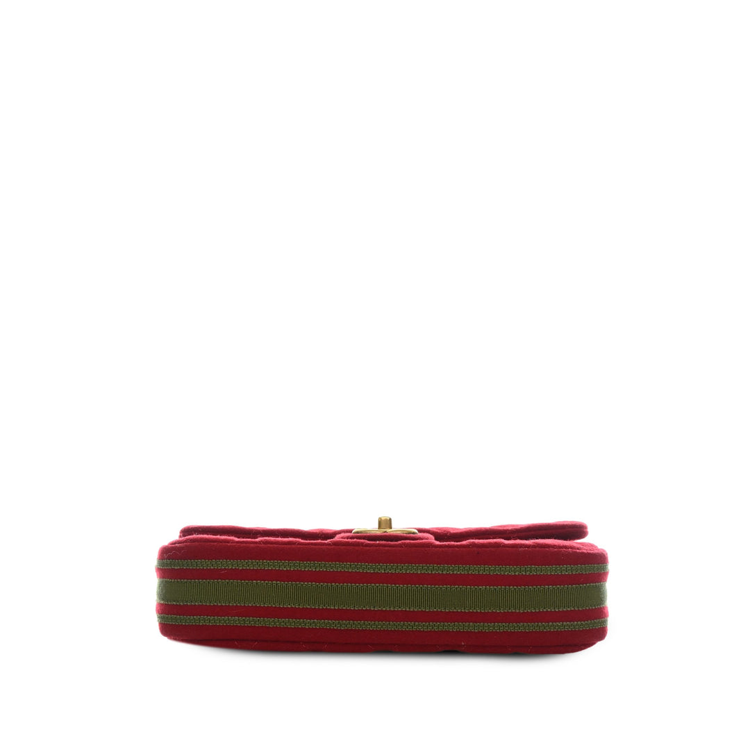 Chanel Matelassé Mixed Fibers CC Œillets à rabat Moyen Rouge – vue 3 – GABY PARIS