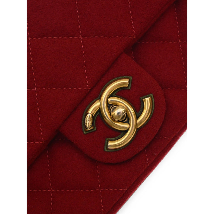 Chanel Matelassé Mixed Fibers CC Œillets à rabat Moyen Rouge – vue 5 – GABY PARIS