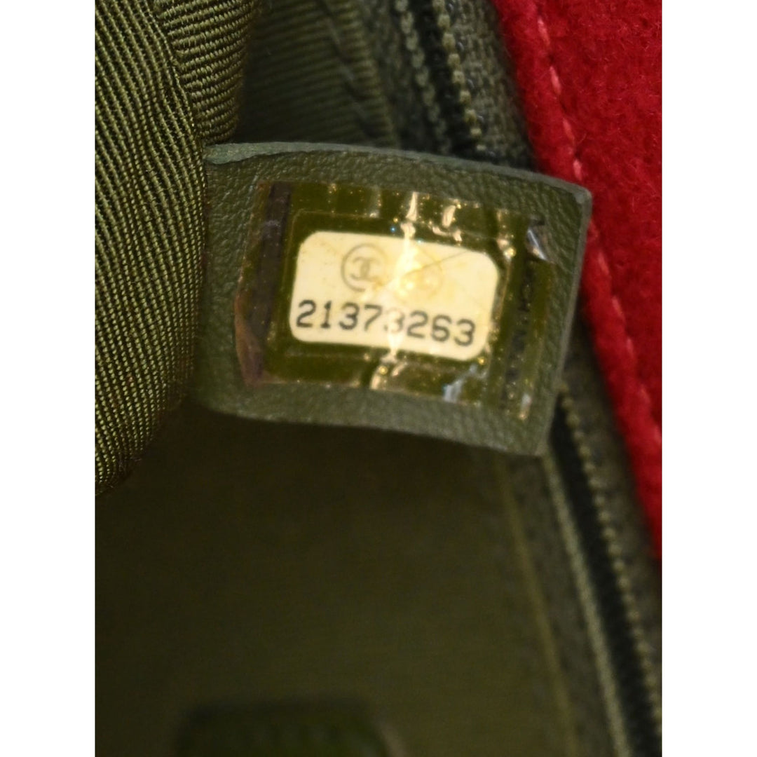 Chanel Matelassé Mixed Fibers CC Œillets à rabat Moyen Rouge – vue 6 – GABY PARIS