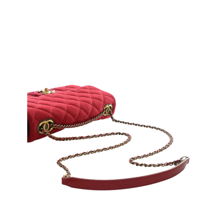 Chanel Matelassé Mixed Fibers CC Œillets à rabat Moyen Rouge – vue 8 – GABY PARIS
