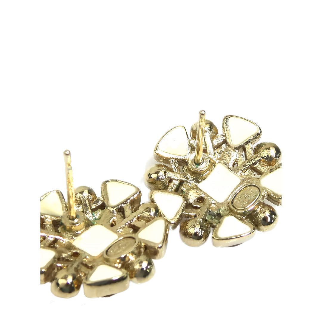 Chanel CC Brass Resin et Perles fantaisie Snowflake fermoir poussette Boucles d'oreilles Doré – vue 7 – GABY PARIS